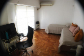 Amplio Departamento,totalmente equipado, ideal 2 Personas, cerca de todos los puntos turisticos de CABA